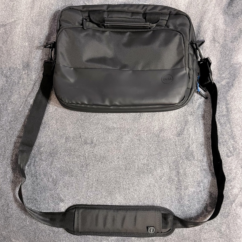 Dell 14” Laptop Carry Bag w/Keyed Laptop Lock - Black